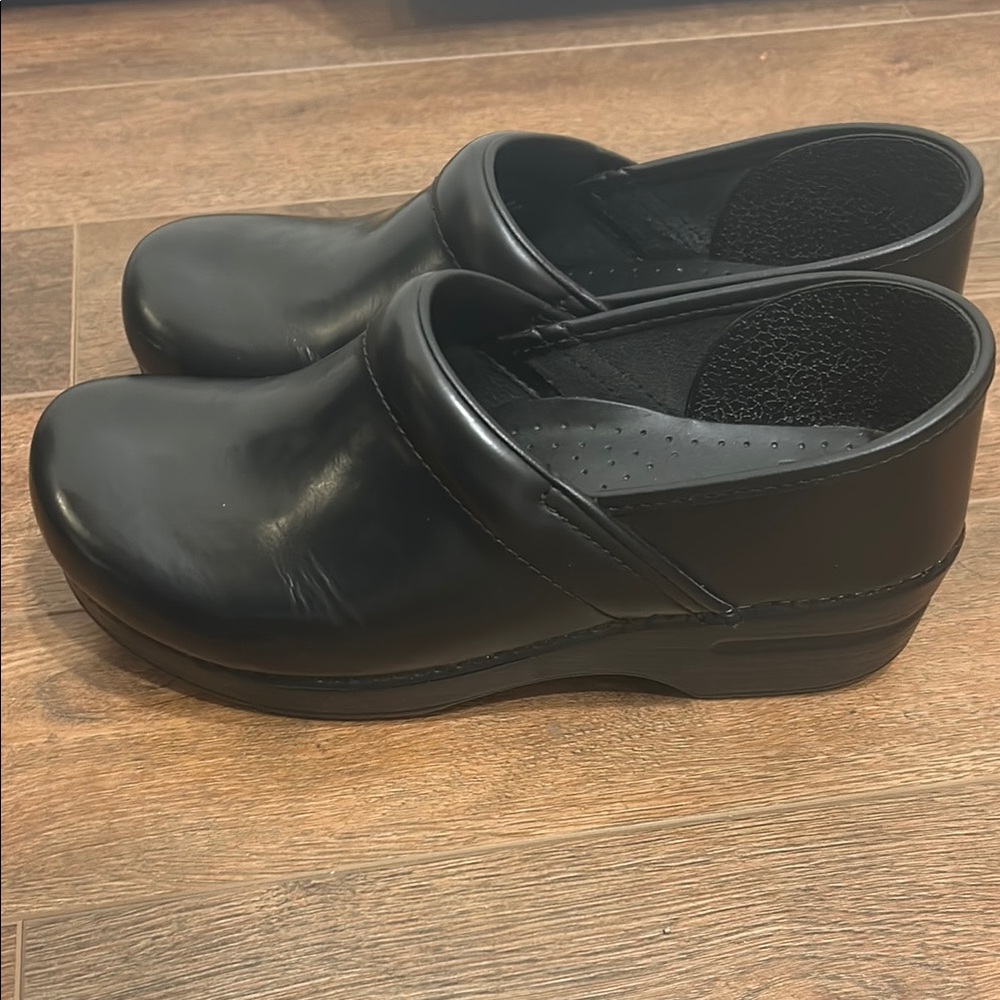 Dansko‎ Black Clogs